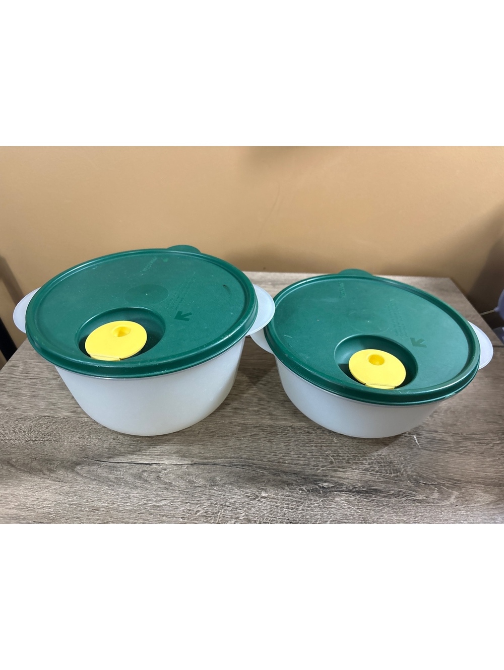 6.5 cup and 8.5 cup Set of 2 Vintage Tupperware Microwave Bowls with Vent Lids